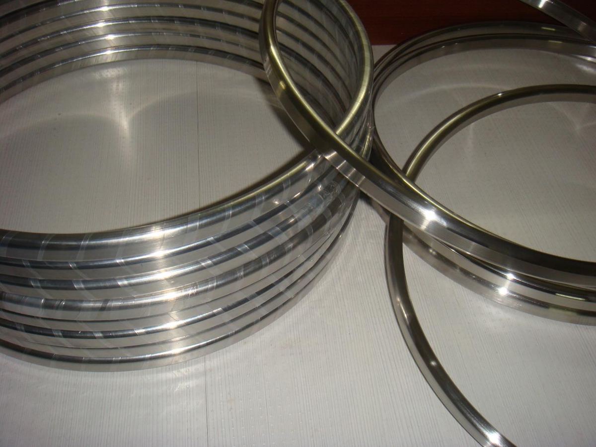 Oval ring joint gaskets